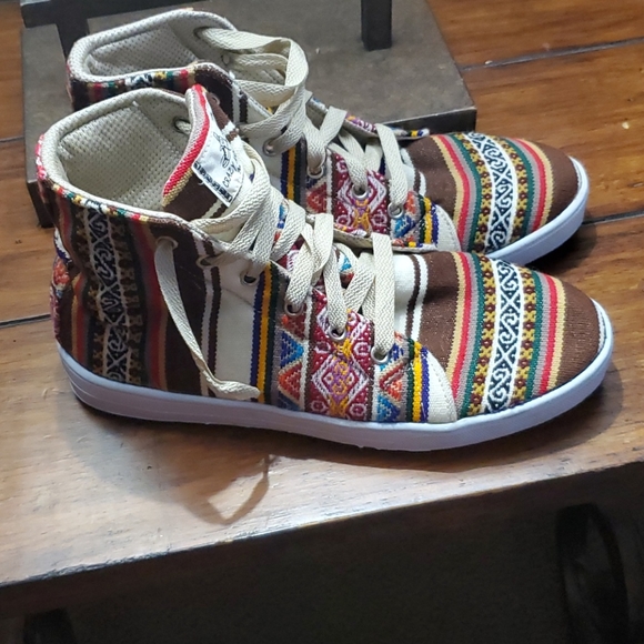 Crazy Andean Shoes Sz 8 Multi-color - Picture 2 of 8